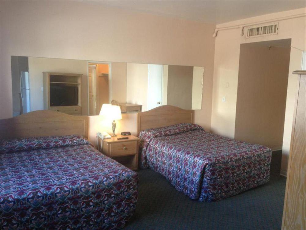 Collins Avenue Hostel Miami Beach Exterior photo